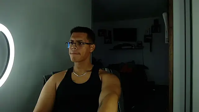 Show modela _John_Boy_ na web-kameri