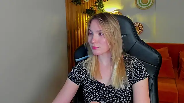 Živý XXX chat ElaraVoltage