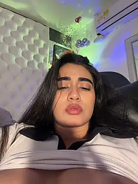 ZarahEvans Adlı Modelin Canlı XXX Sohbeti