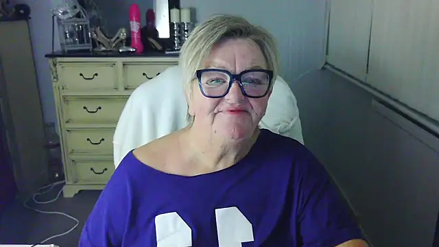 BridgetBlueEyes' Live XXX Chat