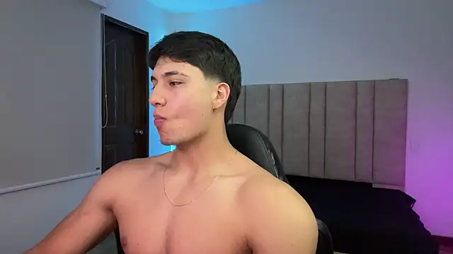 Show modela CHRIS_MORGAN1 na web-kameri