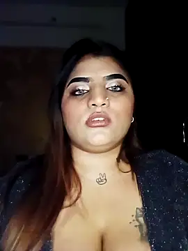 Sanaya_Gil: διαδικτυακό σόου στην κάμερα