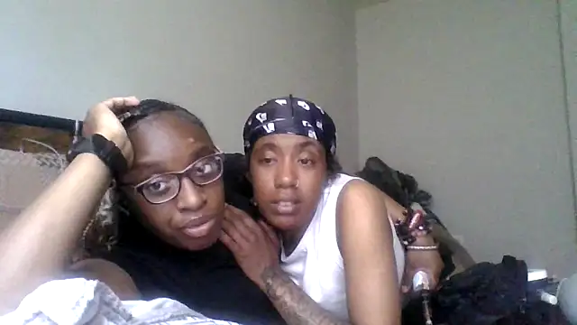 Pertunjukan Kamera Web dezzidavill