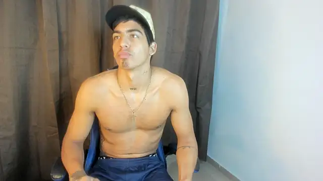Milo_LatinBoy live XXX chat