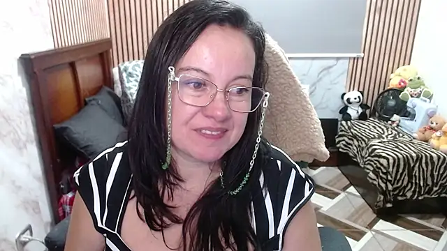 XXX chat uživo modela Sonialorens_