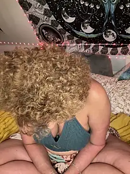 XXX chat uživo modela SuzyCatzz