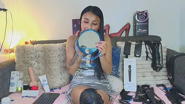 Chat +18 de Petite_pepper ao vivo