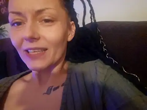 shyhornymommy webcam show