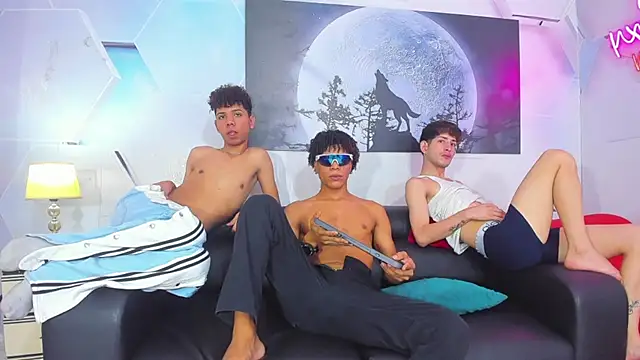 Spicy_guys Show in webcam