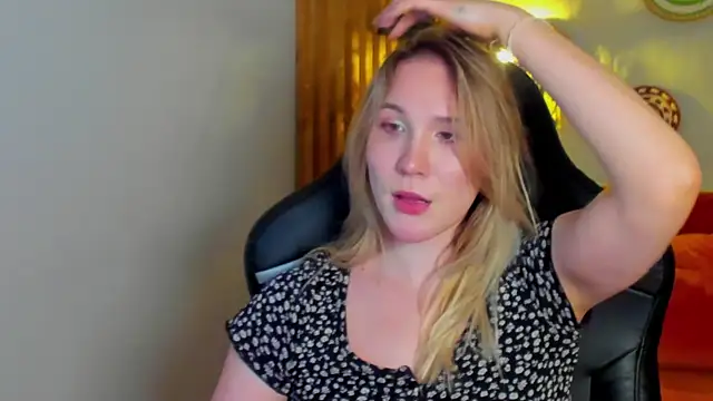 ElaraVoltage Chat XXX live