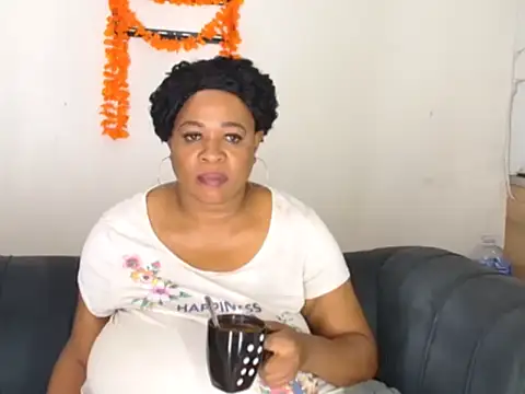 Chat XXX Live BUSTYQUEEN56_