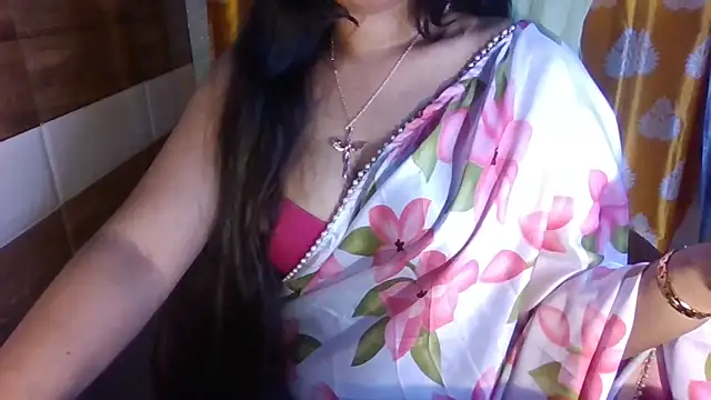 Yashika_Loves élő XXX-chatje