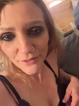 T-MarriedAndMessy-K Show in webcam