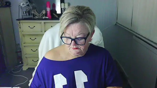 دردشة BridgetBlueEyes الجنسية المباش رة