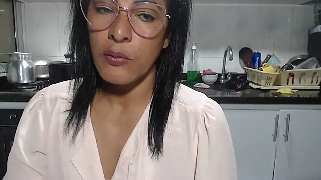 Chat +18 de kateleyagrey ao vivo