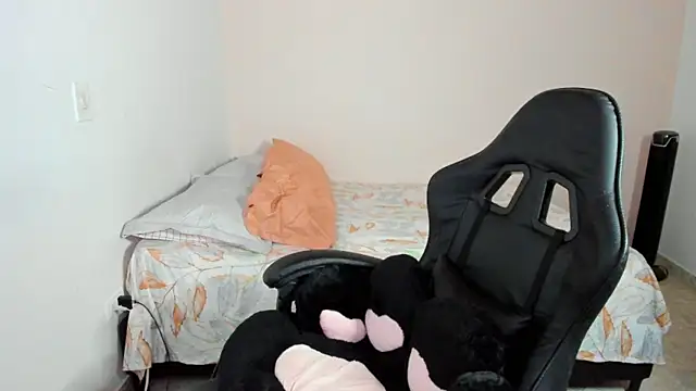 Chat +18 de nina_pons ao vivo