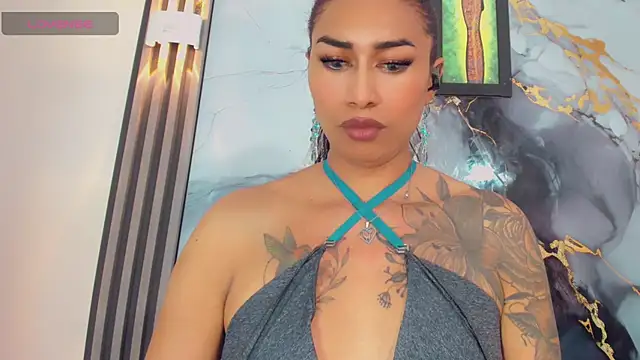 khiara_moretti's Webcam Show