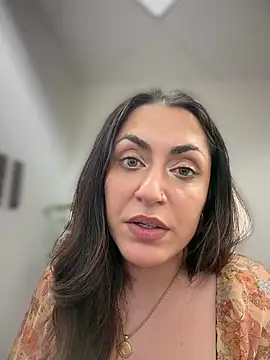 XXX chat uživo modela YourQueen18