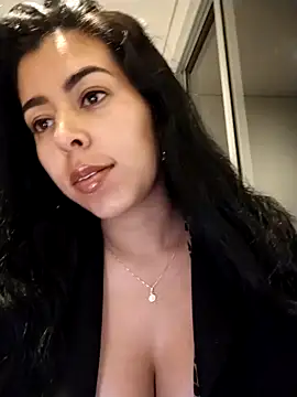 Luianna Adlı Modelin Canlı XXX Sohbeti