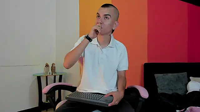 แชท XXX สดของ Rowan_Cley