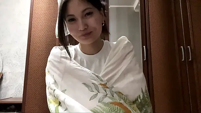 MiaPoison লাইভ XXX চ্যাট