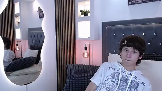 Emo_Boy_のライブXXXチャット