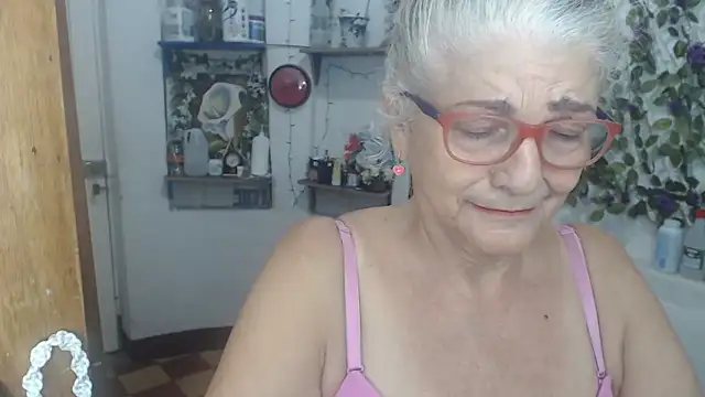 FunnyGrandma Webcamshow