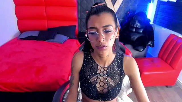 KarlaSlutSkinny__ Live XXX-chat