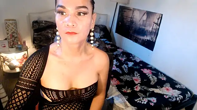 Pokazy przed kamerką – NinaDOM4CUM