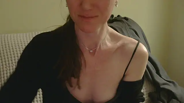 HannaAX: διαδικτυακό σόου στην κάμερα