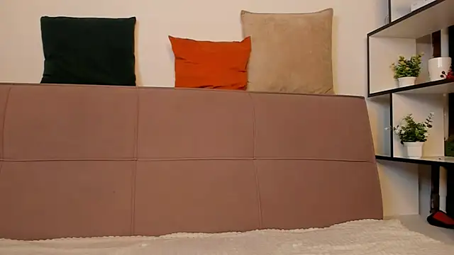 TwinkWhite: вебкам-шоу