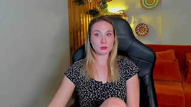 ElaraVoltagen Live XXX chat