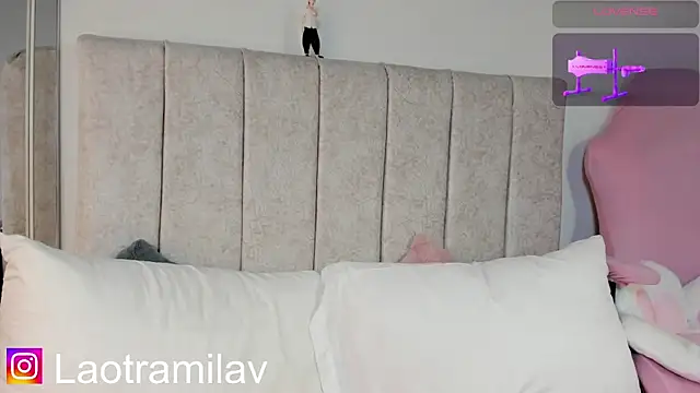 MilaVelourのライブXXXチャット