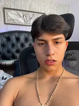 XXX chat uživo modela Lander_Cruz