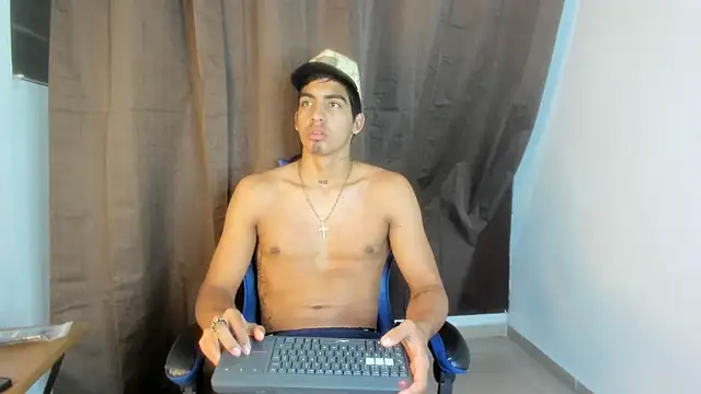 Milo_LatinBoyn Webbikameraesitys