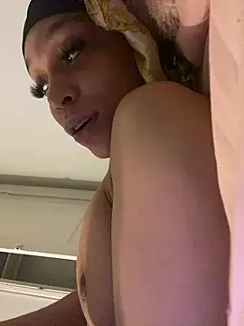 Velvetraexo élő XXX-chatje