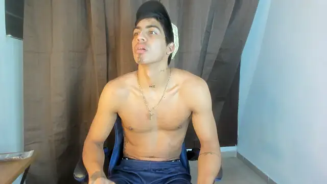 Milo_LatinBoy Webcam Show