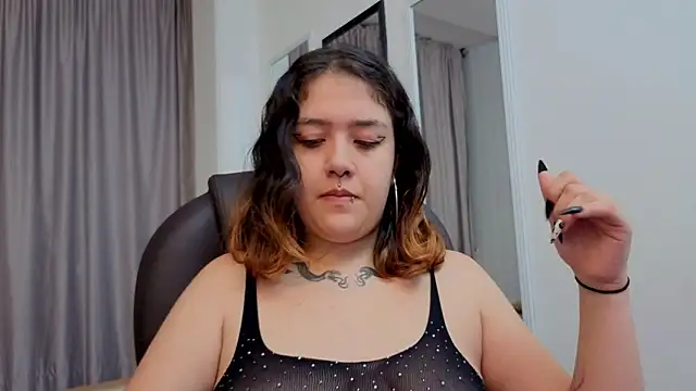 Chat +18 de Niaa_Stark ao vivo