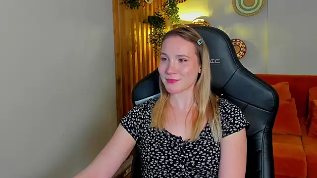 Chat +18 de ElaraVoltage ao vivo