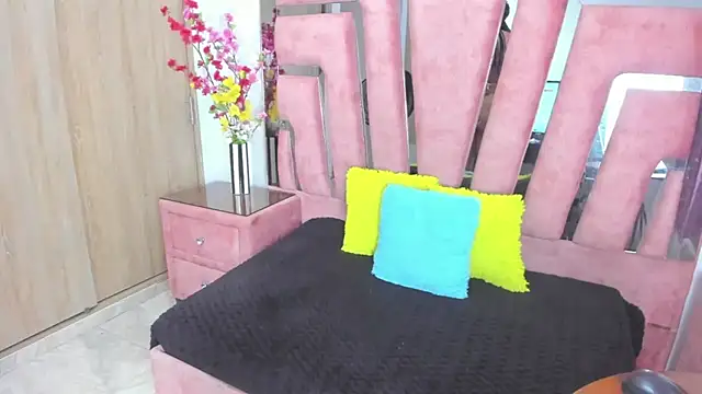 MaraKarly's Live XXX Chat