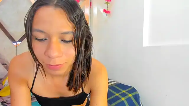 Geminis___ Show in webcam