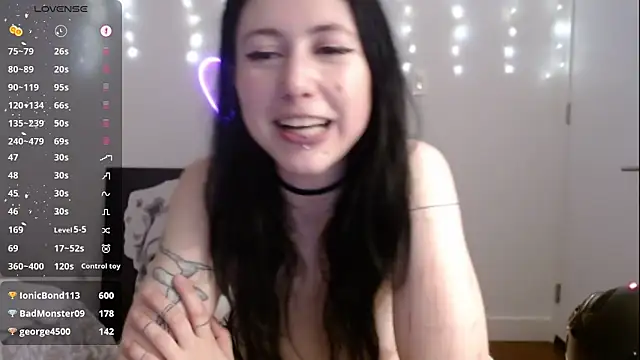 PlayfulApril's Webcam Show