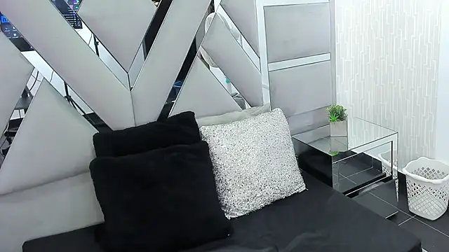 MonzerratBoyer Show Webcam