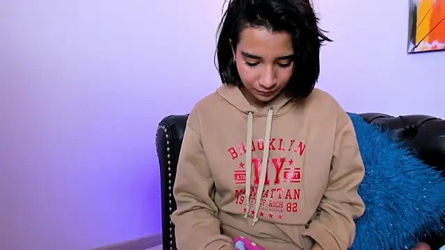 Emily_bruss Adlı Modelin Canlı XXX Sohbeti