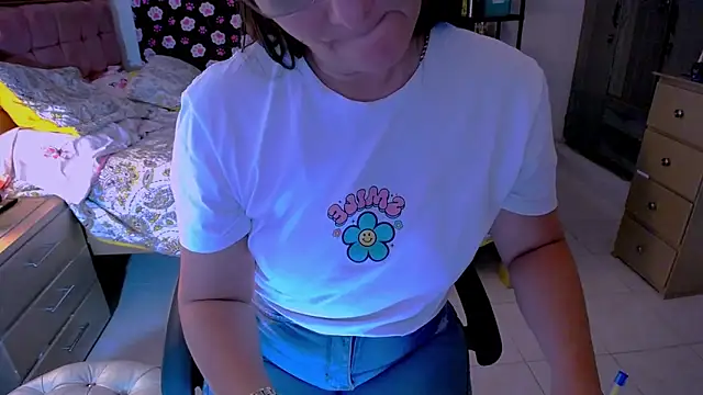 دردشة BitterMomXxx الجنسية المباشرة