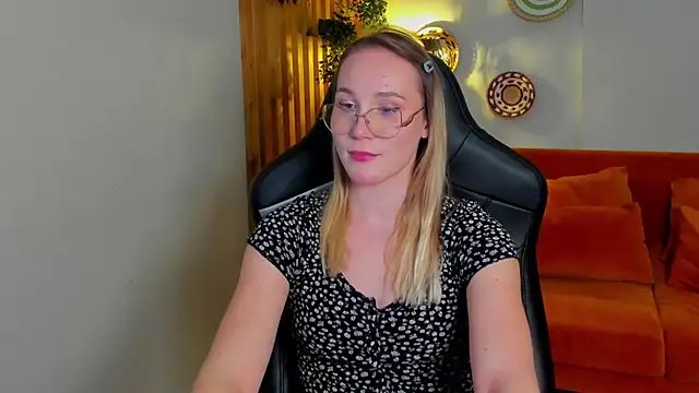 Chat XXX en directo de ElaraVoltage