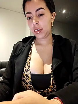 Chatroom XXX en direct de Luianna