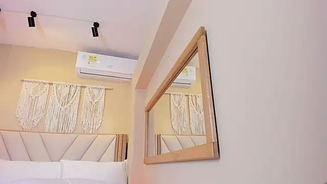 NahimiThompson live XXX chat