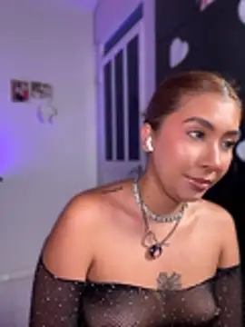 emilysofiia Adlı Modelin Canlı XXX Sohbeti