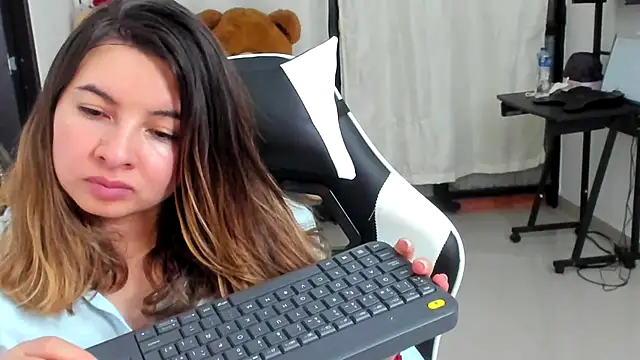 __Emma__11__Lecat_ Adlı Modelin Canlı XXX Sohbeti